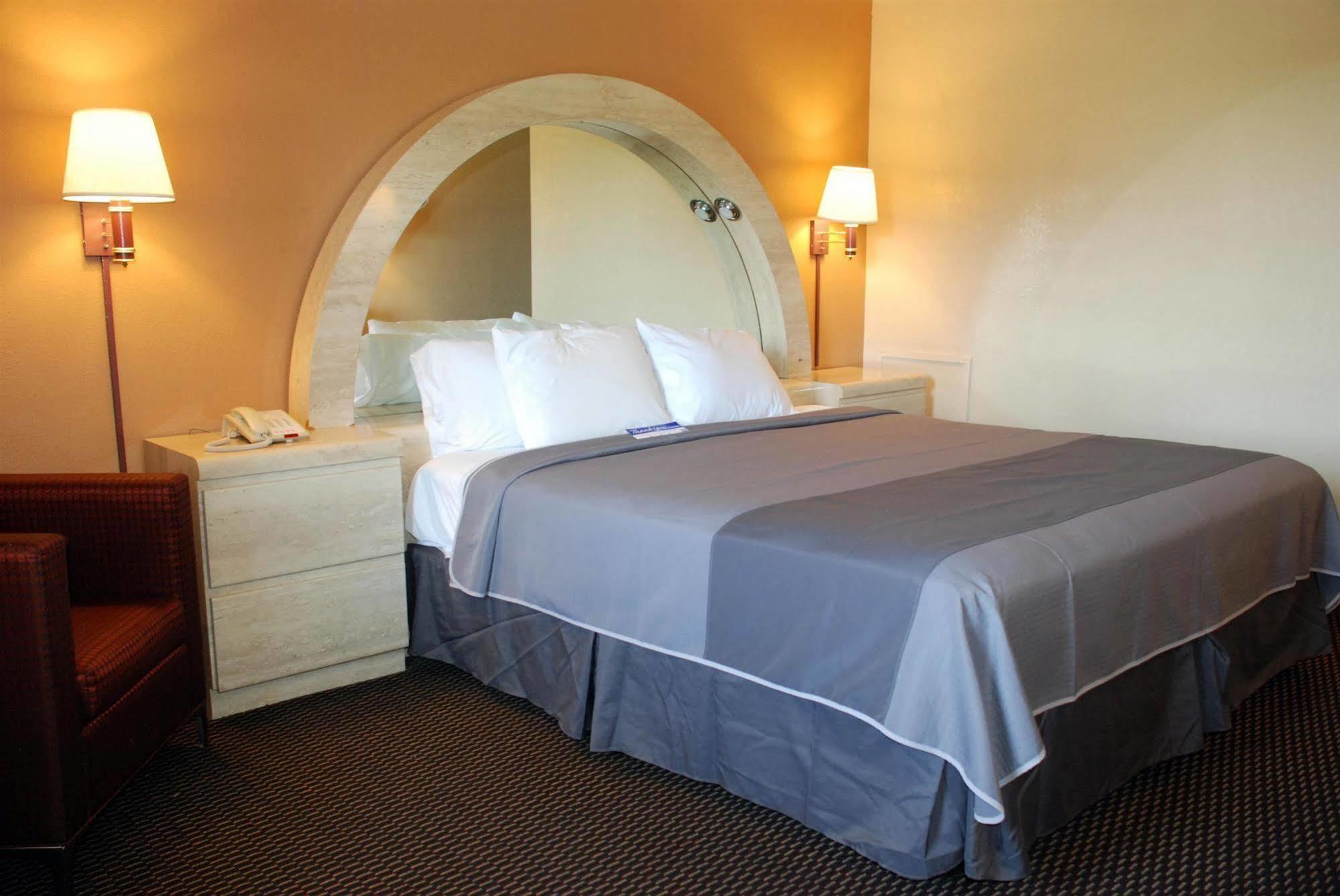Apple Tree Inn Lindale Екстериор снимка